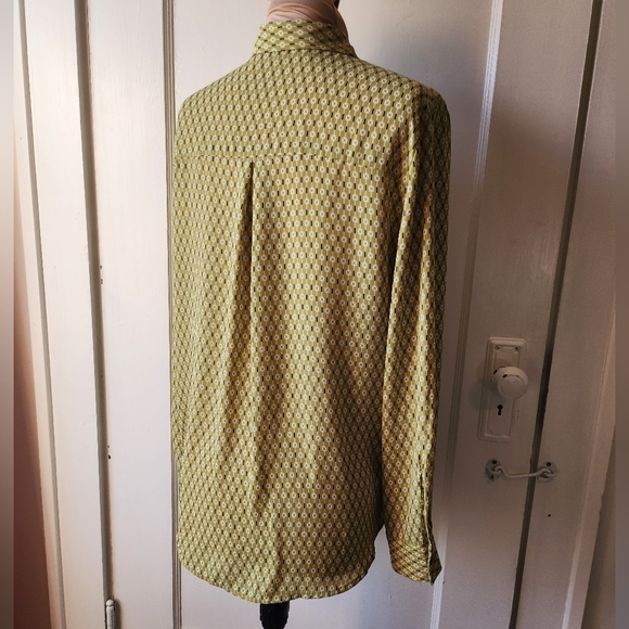 Ann Taylor Factory Chartreuse Lime Green Geometric Button Down Shirt - Picture 3 of 6